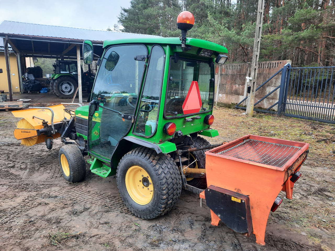 JOHN DEERE 4110 - Τρακτέρ: φωτογραφία 4 JOHN DEERE 4110 - Τρακτέρ: φωτογραφία 4