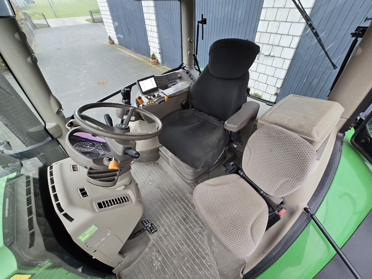 JOHN DEERE 6140R - Τρακτέρ: φωτογραφία 2 JOHN DEERE 6140R - Τρακτέρ: φωτογραφία 2