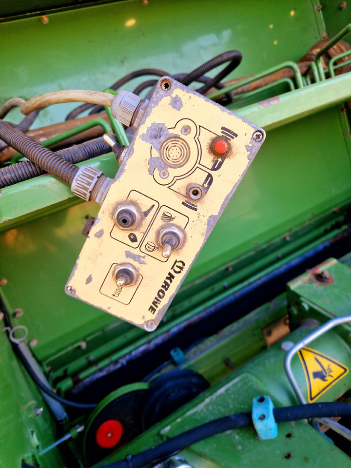KRONE Vario Pack 1500 - Χορτοδετική μηχανή στρόγγυλης μπάλας: φωτογραφία 3 KRONE Vario Pack 1500 - Χορτοδετική μηχανή στρόγγυλης μπάλας: φωτογραφία 3