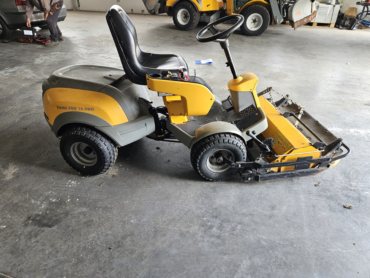 Stiga Park Pro 16 4WD - Χλοοκοπτικό: φωτογραφία 5 Stiga Park Pro 16 4WD - Χλοοκοπτικό: φωτογραφία 5