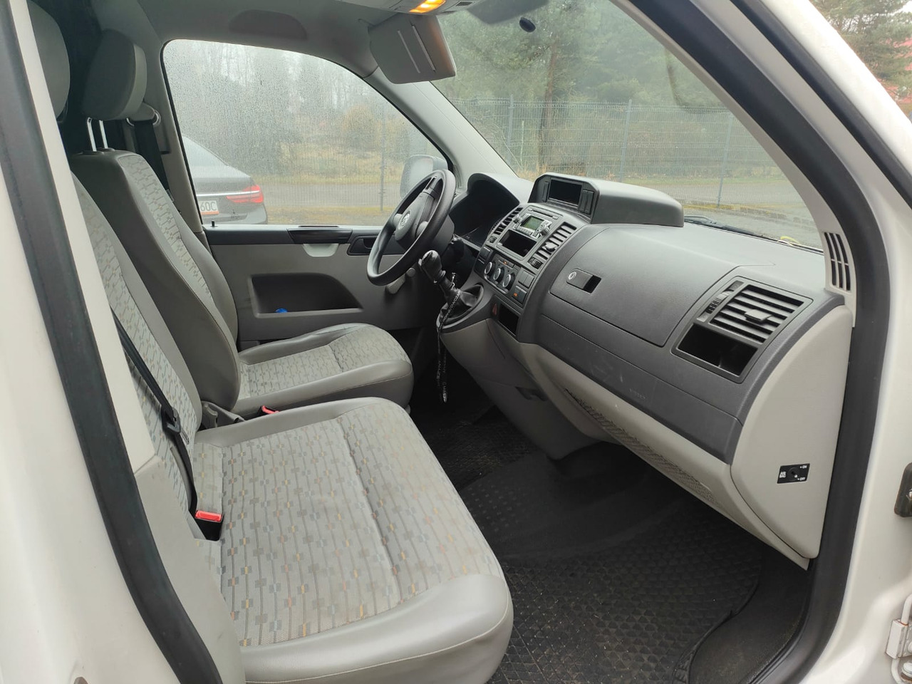 Volkswagen Transporter T 5.1 - Αυτοκίνητο: φωτογραφία 4 Volkswagen Transporter T 5.1 - Αυτοκίνητο: φωτογραφία 4