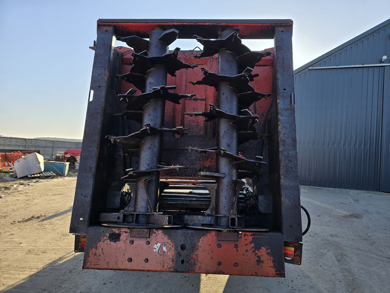 - Κοπροδιανομέας: φωτογραφία 4 - Κοπροδιανομέας: φωτογραφία 4