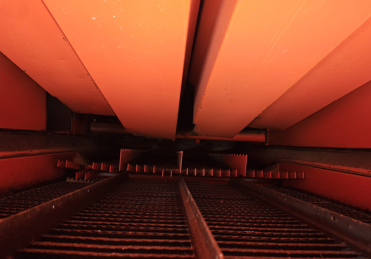 Deutz-fahr M 1080 - Θεριζοαλωνιστική μηχανή: φωτογραφία 4 Deutz-fahr M 1080 - Θεριζοαλωνιστική μηχανή: φωτογραφία 4