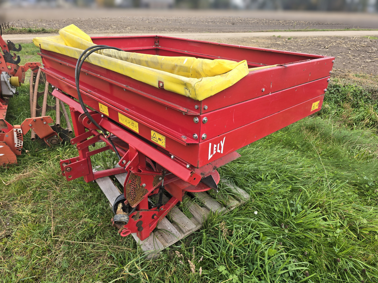 Lely SE 1500 Fertiliner - Λιπασματοδιανομέας: φωτογραφία 3 Lely SE 1500 Fertiliner - Λιπασματοδιανομέας: φωτογραφία 3