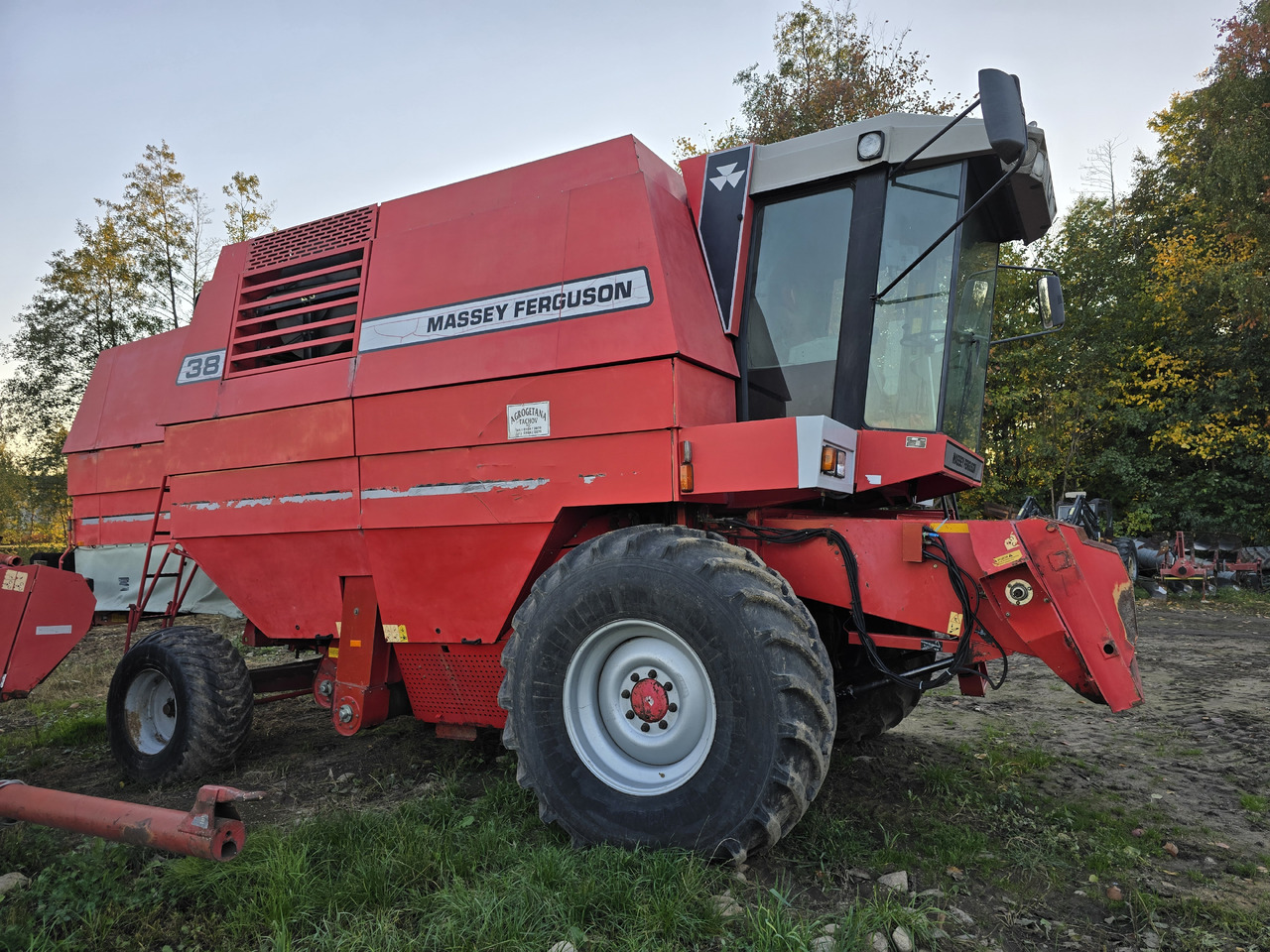 Massey-ferguson 38 - Θεριζοαλωνιστική μηχανή: φωτογραφία 4 Massey-ferguson 38 - Θεριζοαλωνιστική μηχανή: φωτογραφία 4