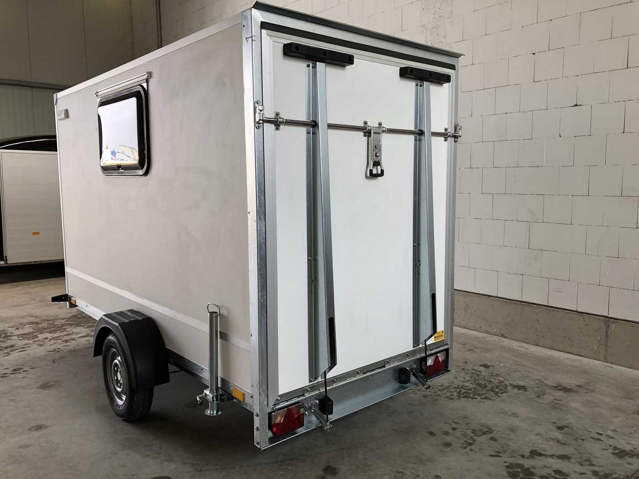 BLYSS F1330HD Rampe Tür 2 Fenster Kofferanhänger - Ρυμούλκα κόφα: φωτογραφία 3 BLYSS F1330HD Rampe Tür 2 Fenster Kofferanhänger - Ρυμούλκα κόφα: φωτογραφία 3