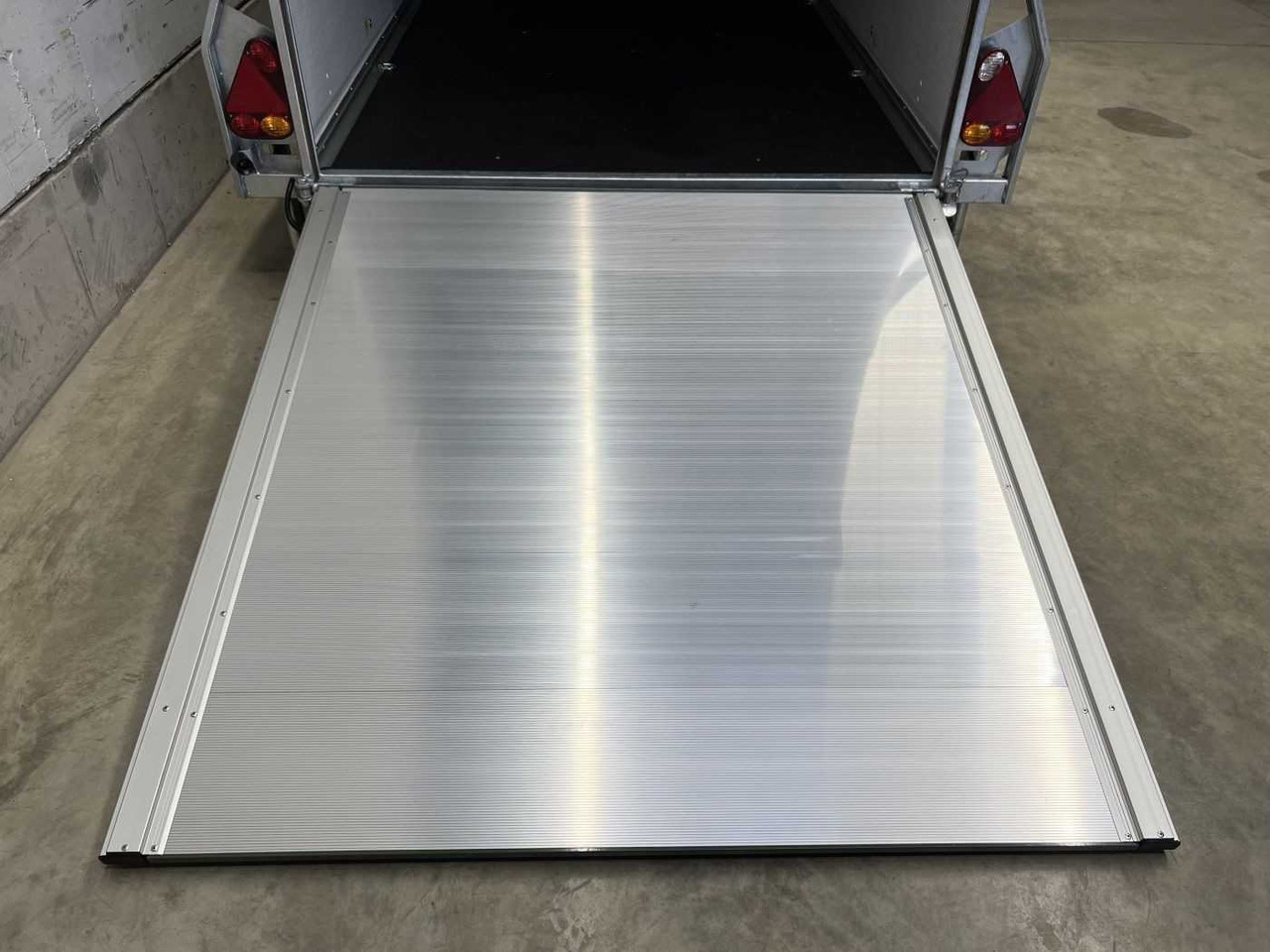 CHEVAL LIBERTE Cargo 1300.02 Alu-Felgen Kofferanhänger - Ρυμούλκα κόφα: φωτογραφία 3 CHEVAL LIBERTE Cargo 1300.02 Alu-Felgen Kofferanhänger - Ρυμούλκα κόφα: φωτογραφία 3