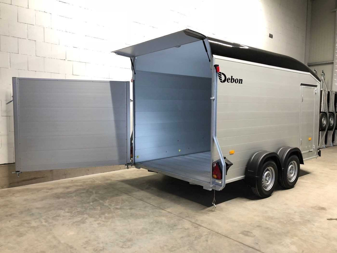 CHEVAL LIBERTE DEBON C700 Roadster ALF Kofferanhänger - Ρυμούλκα κόφα: φωτογραφία 2 CHEVAL LIBERTE DEBON C700 Roadster ALF Kofferanhänger - Ρυμούλκα κόφα: φωτογραφία 2