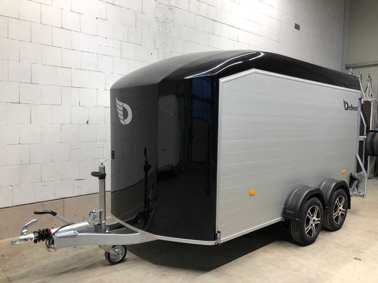 CHEVAL LIBERTE DEBON C700 Roadster ALF Kofferanhänger - Ρυμούλκα κόφα: φωτογραφία 4 CHEVAL LIBERTE DEBON C700 Roadster ALF Kofferanhänger - Ρυμούλκα κόφα: φωτογραφία 4
