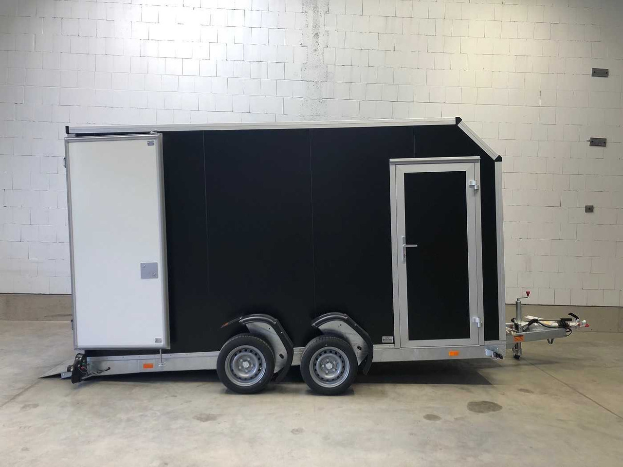 VEZEKO Husky FB K 35.40 SP EP Tür Kofferanhänger Absenker - Ρυμούλκα κόφα: φωτογραφία 4 VEZEKO Husky FB K 35.40 SP EP Tür Kofferanhänger Absenker - Ρυμούλκα κόφα: φωτογραφία 4