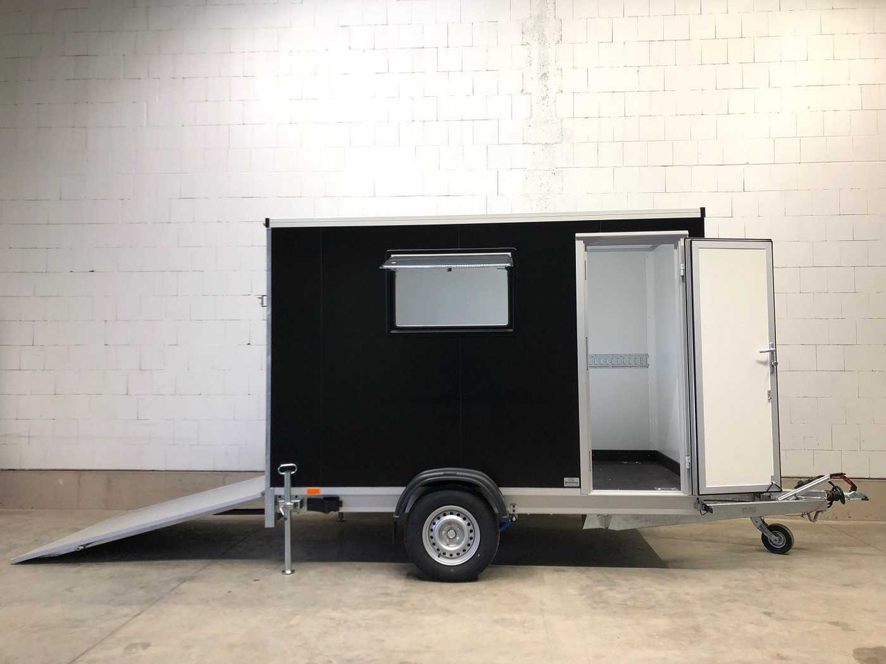 VEZEKO TK B 15.30 Rampe, Tür, Fenster Kofferanhänger - Ρυμούλκα κόφα: φωτογραφία 1 VEZEKO TK B 15.30 Rampe, Tür, Fenster Kofferanhänger - Ρυμούλκα κόφα: φωτογραφία 1