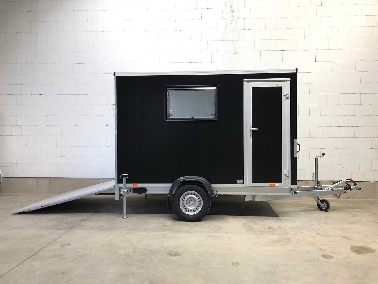 VEZEKO TK B 15.30 Rampe, Tür, Fenster Kofferanhänger - Ρυμούλκα κόφα: φωτογραφία 2 VEZEKO TK B 15.30 Rampe, Tür, Fenster Kofferanhänger - Ρυμούλκα κόφα: φωτογραφία 2