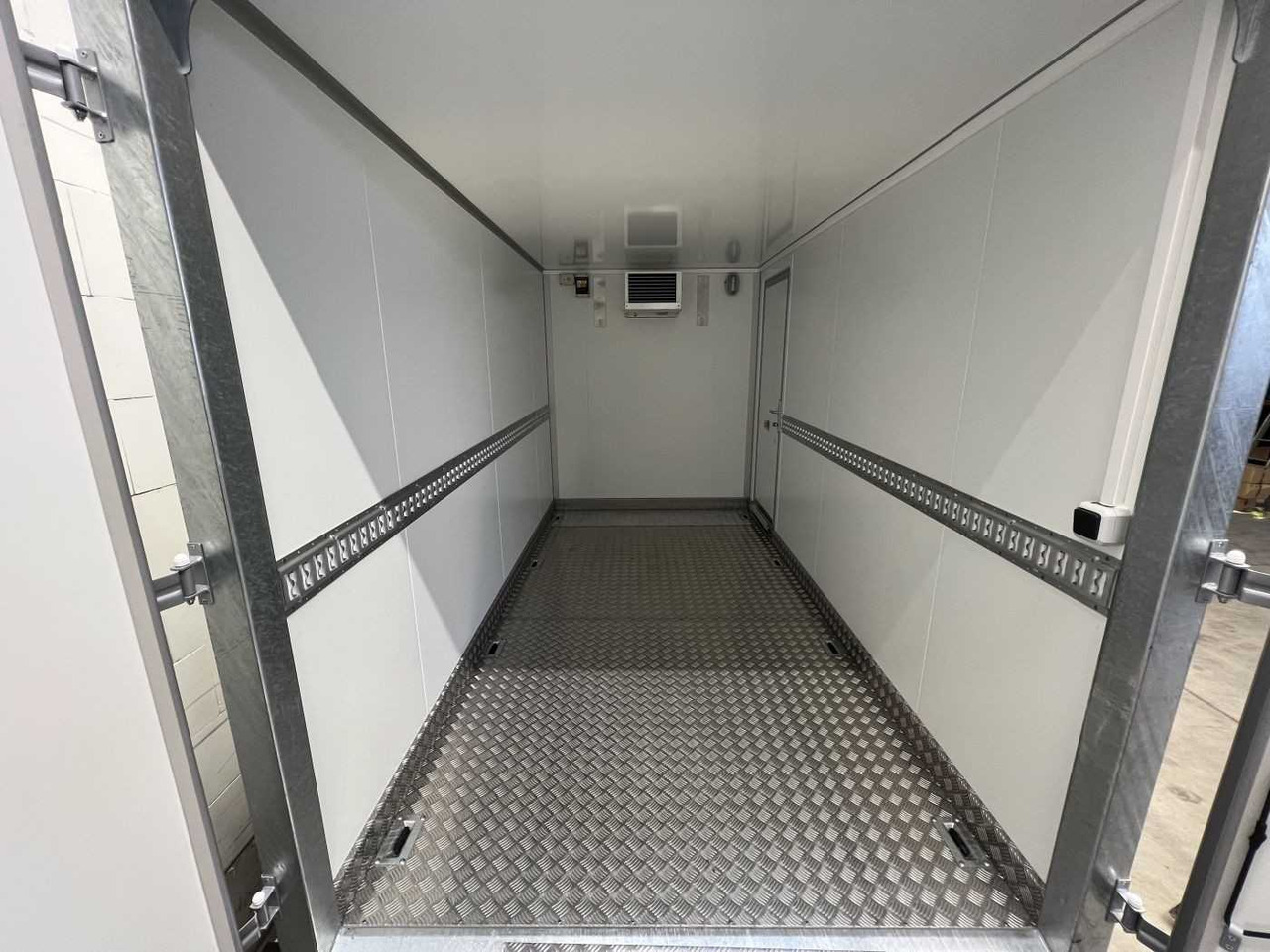 VEZEKO TK C 30.35 KH Rampe ausziehbar Kühlanhänger - Ρυμούλκα ψυγείο: φωτογραφία 4 VEZEKO TK C 30.35 KH Rampe ausziehbar Kühlanhänger - Ρυμούλκα ψυγείο: φωτογραφία 4