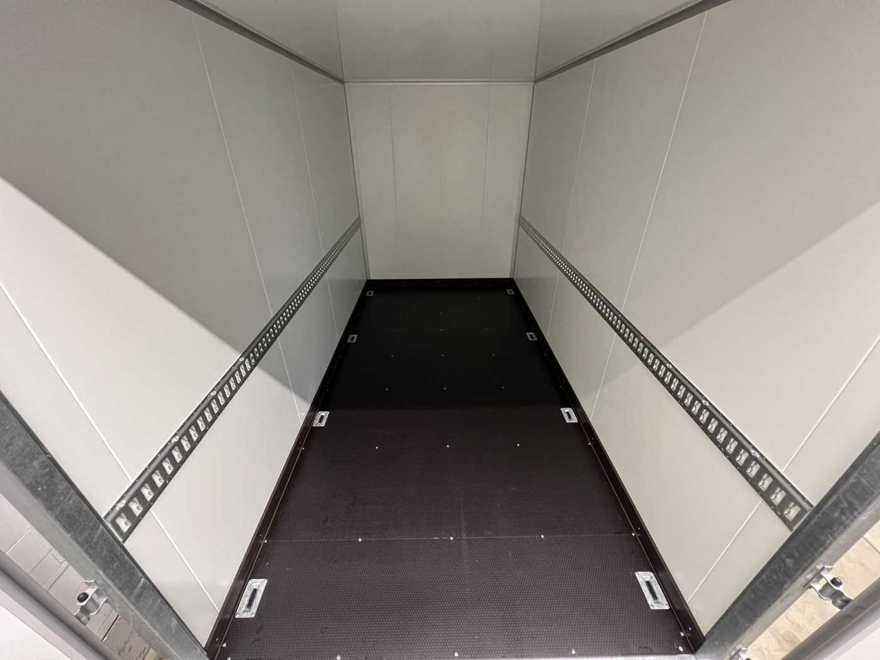 VEZEKO TK D 35.40 SP Flügeltüren Sond Kofferanhänger - Ρυμούλκα κόφα: φωτογραφία 3 VEZEKO TK D 35.40 SP Flügeltüren Sond Kofferanhänger - Ρυμούλκα κόφα: φωτογραφία 3