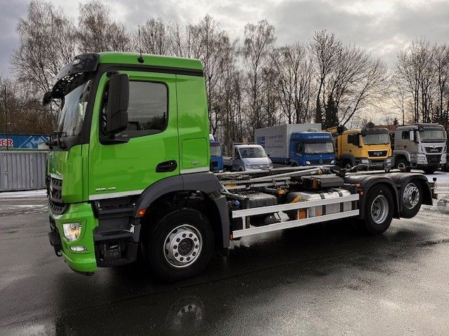 Mercedes-Benz Arocs 2643 Mit Meiller Abrollkipper Top - Φορτηγό φόρτωσης γάντζου: φωτογραφία 1 Mercedes-Benz Arocs 2643 Mit Meiller Abrollkipper Top - Φορτηγό φόρτωσης γάντζου: φωτογραφία 1
