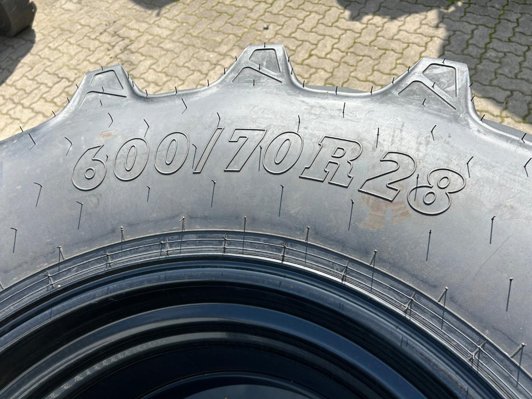 BKT 600/70R28 - 2 Stück - Ελαστικά και ζάντες για Γεωργικά μηχανήματα: φωτογραφία 4 BKT 600/70R28 - 2 Stück - Ελαστικά και ζάντες για Γεωργικά μηχανήματα: φωτογραφία 4