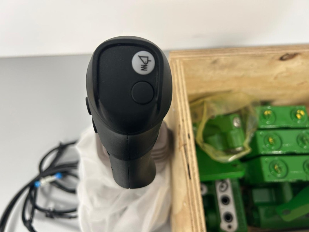 John Deere Einhebelsteuergerät mechanisch vom 6155R - Υδραυλικό για Γεωργικά μηχανήματα: φωτογραφία 3 John Deere Einhebelsteuergerät mechanisch vom 6155R - Υδραυλικό για Γεωργικά μηχανήματα: φωτογραφία 3