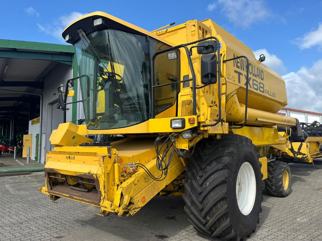 New Holland TX 68 Plus - Θεριζοαλωνιστική μηχανή: φωτογραφία 2 New Holland TX 68 Plus - Θεριζοαλωνιστική μηχανή: φωτογραφία 2