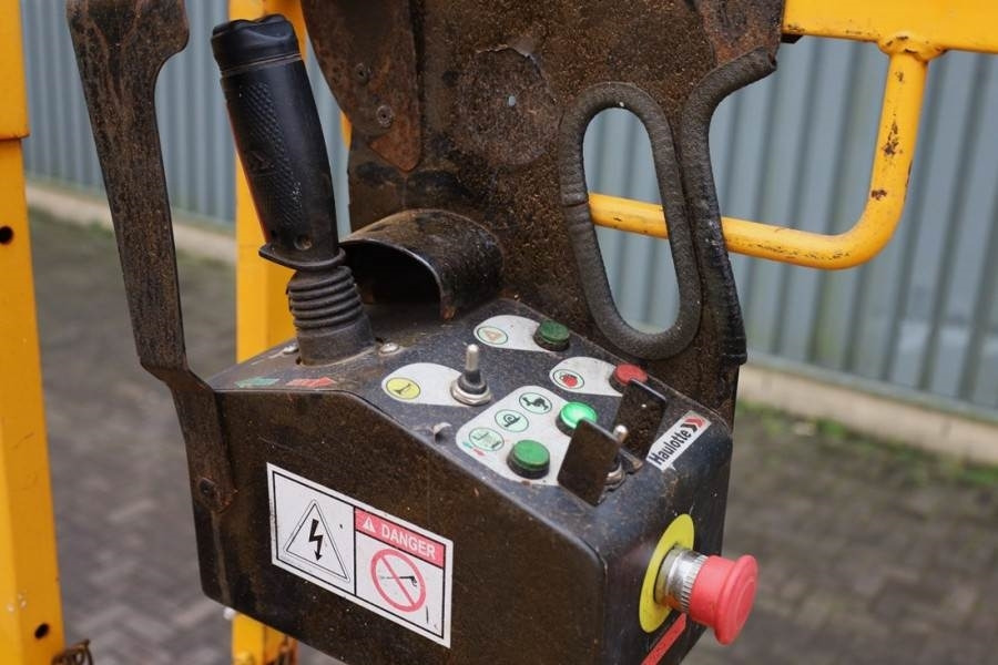 Haulotte Compact 10N As-Is, Electric, 10m Working Height, 2 - Ψαλιδωτό ανυψωτικό: φωτογραφία 5 Haulotte Compact 10N As-Is, Electric, 10m Working Height, 2 - Ψαλιδωτό ανυψωτικό: φωτογραφία 5