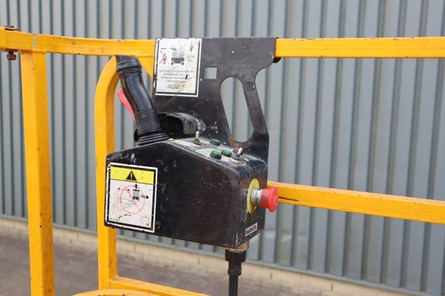 Haulotte Compact 12 Electric, 12m Working Height, 300kg Cap - Ψαλιδωτό ανυψωτικό: φωτογραφία 4 Haulotte Compact 12 Electric, 12m Working Height, 300kg Cap - Ψαλιδωτό ανυψωτικό: φωτογραφία 4