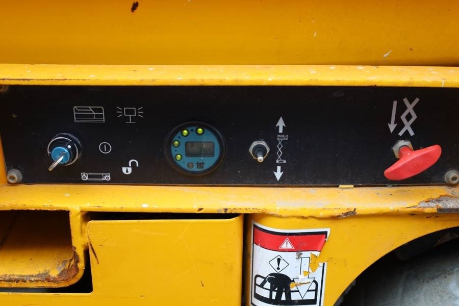 Ψαλιδωτό ανυψωτικό Haulotte Compact 8 Electric, 8.2m Working Height, 350kg Cap: φωτογραφία 10