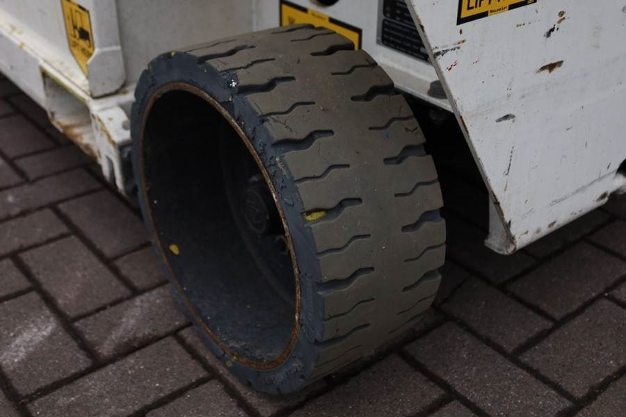 Ψαλιδωτό ανυψωτικό Holland Lift Ecostar HL-9710 Electric, 12m Working Height, 325k: φωτογραφία 11 Ψαλιδωτό ανυψωτικό Holland Lift Ecostar HL-9710 Electric, 12m Working Height, 325k: φωτογραφία 11