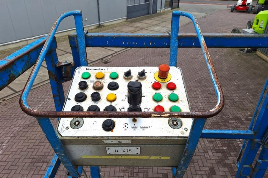 Holland Lift Megastar G-300DL30/S Diesel, 4x4x4 Drive, 33.5m Wo - Ψαλιδωτό ανυψωτικό: φωτογραφία 4 Holland Lift Megastar G-300DL30/S Diesel, 4x4x4 Drive, 33.5m Wo - Ψαλιδωτό ανυψωτικό: φωτογραφία 4