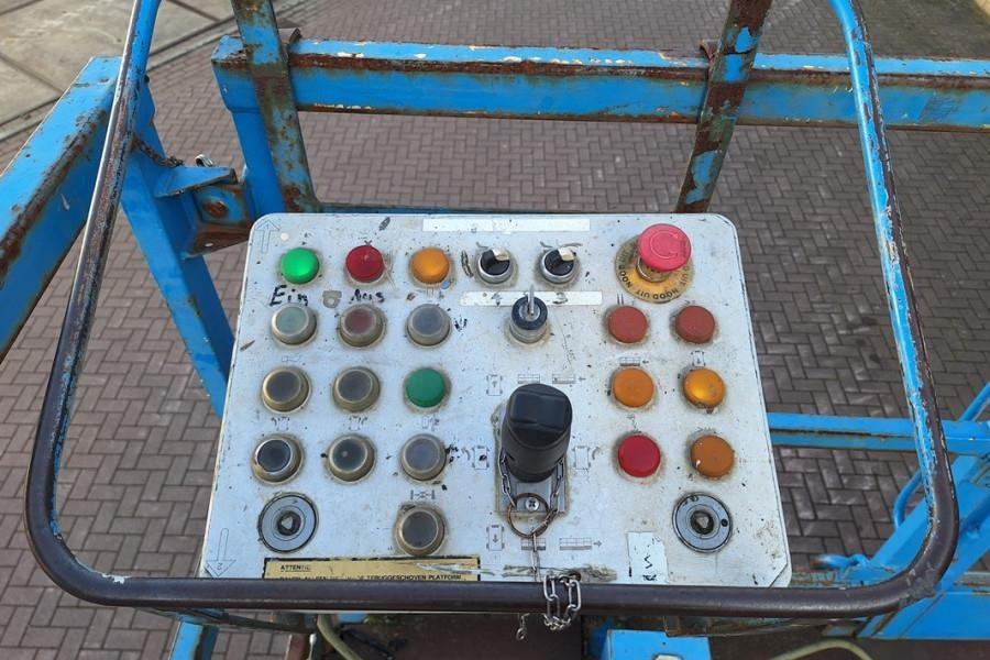 Holland Lift Megastar G300DL30/S Diesel, 4x4x4 Drive, 33.5m Wor - Ψαλιδωτό ανυψωτικό: φωτογραφία 4 Holland Lift Megastar G300DL30/S Diesel, 4x4x4 Drive, 33.5m Wor - Ψαλιδωτό ανυψωτικό: φωτογραφία 4