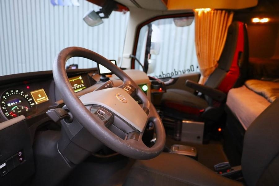 Volvo FH12 With Cormach 135t/m Crane Volvo FH12 10x4 Wit - Γερανός παντός εδάφους: φωτογραφία 4 Volvo FH12 With Cormach 135t/m Crane Volvo FH12 10x4 Wit - Γερανός παντός εδάφους: φωτογραφία 4