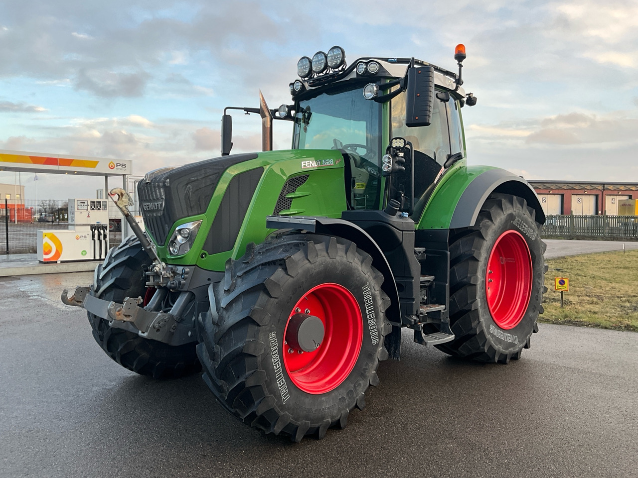 Fendt 828 Vario - Τρακτέρ: φωτογραφία 1 Fendt 828 Vario - Τρακτέρ: φωτογραφία 1