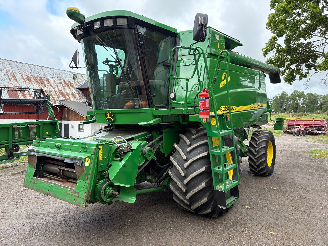John Deere 9560i - Θεριζοαλωνιστική μηχανή: φωτογραφία 1 John Deere 9560i - Θεριζοαλωνιστική μηχανή: φωτογραφία 1