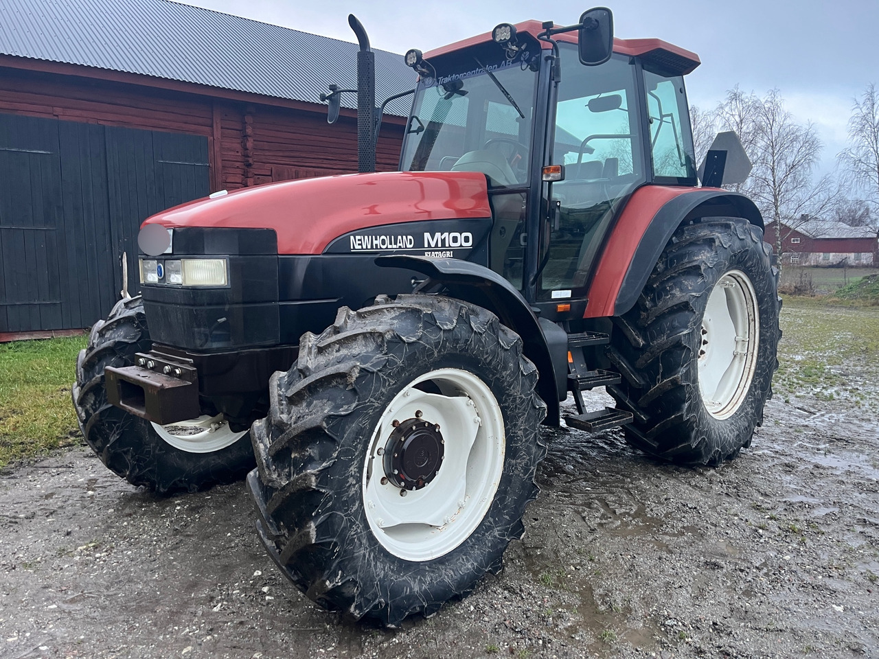 New Holland M100 Turbo - Τρακτέρ: φωτογραφία 1 New Holland M100 Turbo - Τρακτέρ: φωτογραφία 1