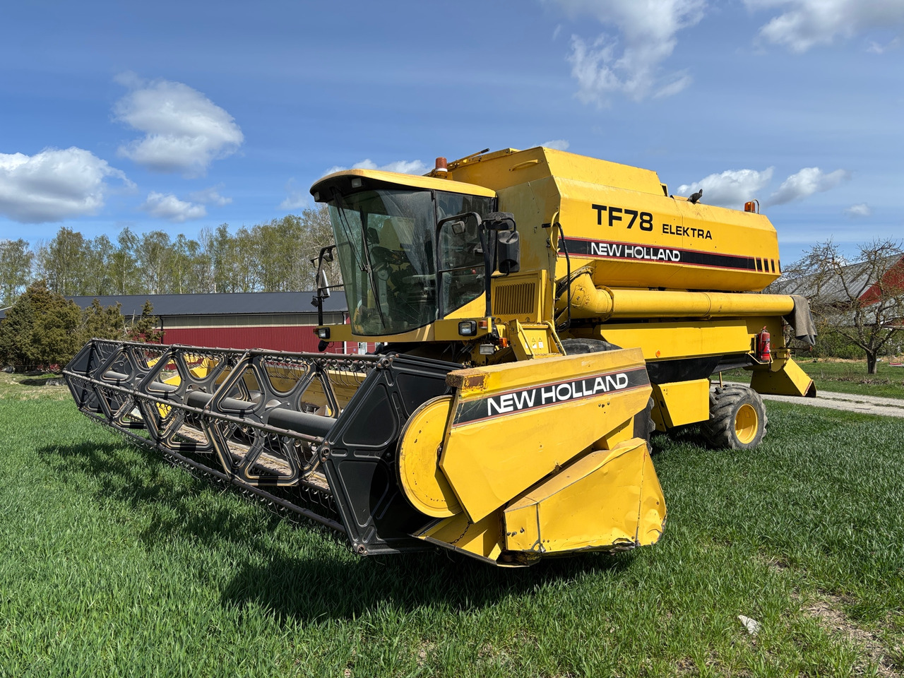 New Holland TF78 Elektra - Θεριζοαλωνιστική μηχανή: φωτογραφία 1 New Holland TF78 Elektra - Θεριζοαλωνιστική μηχανή: φωτογραφία 1