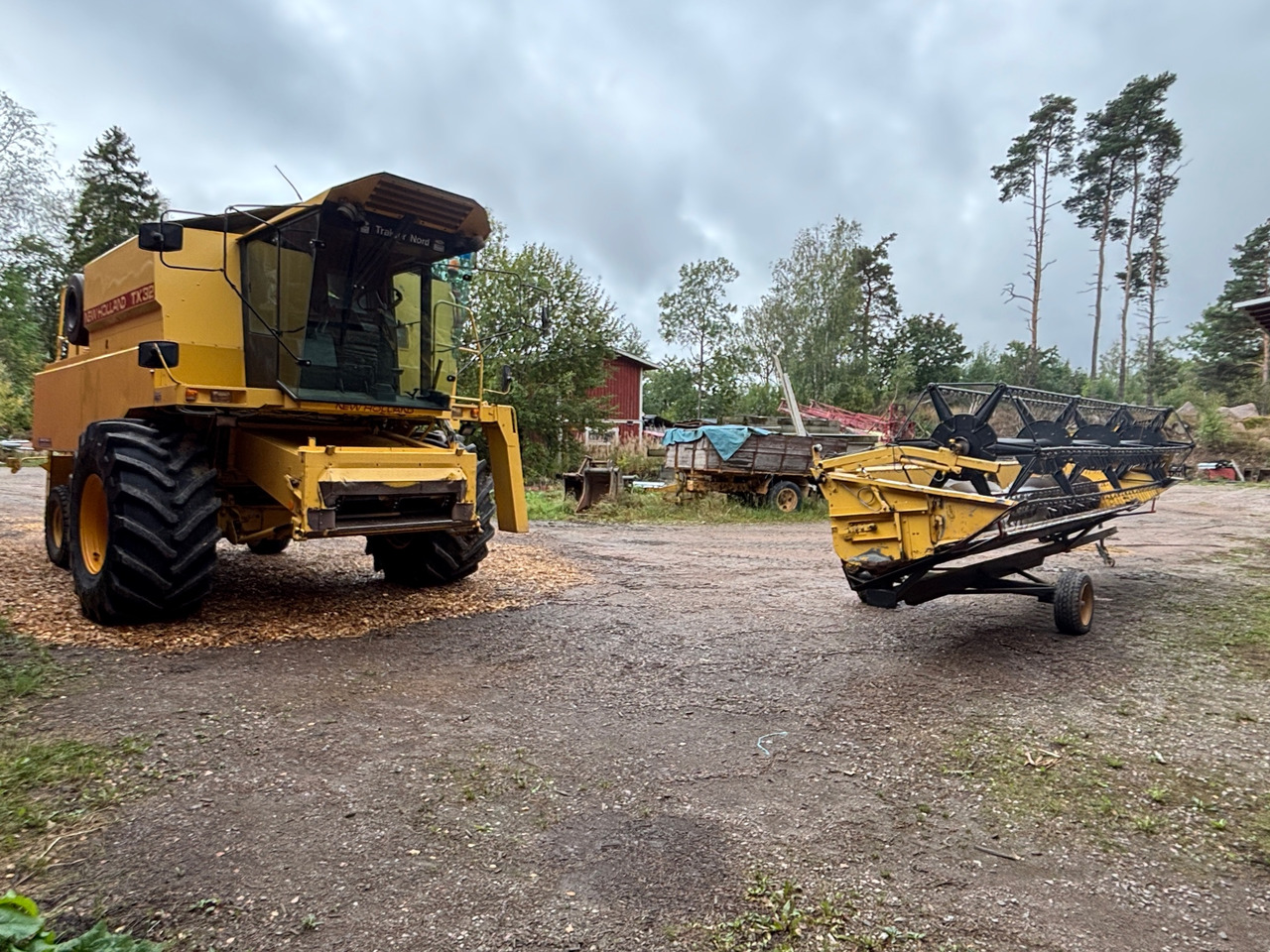 New Holland TX32 - Θεριζοαλωνιστική μηχανή: φωτογραφία 1 New Holland TX32 - Θεριζοαλωνιστική μηχανή: φωτογραφία 1