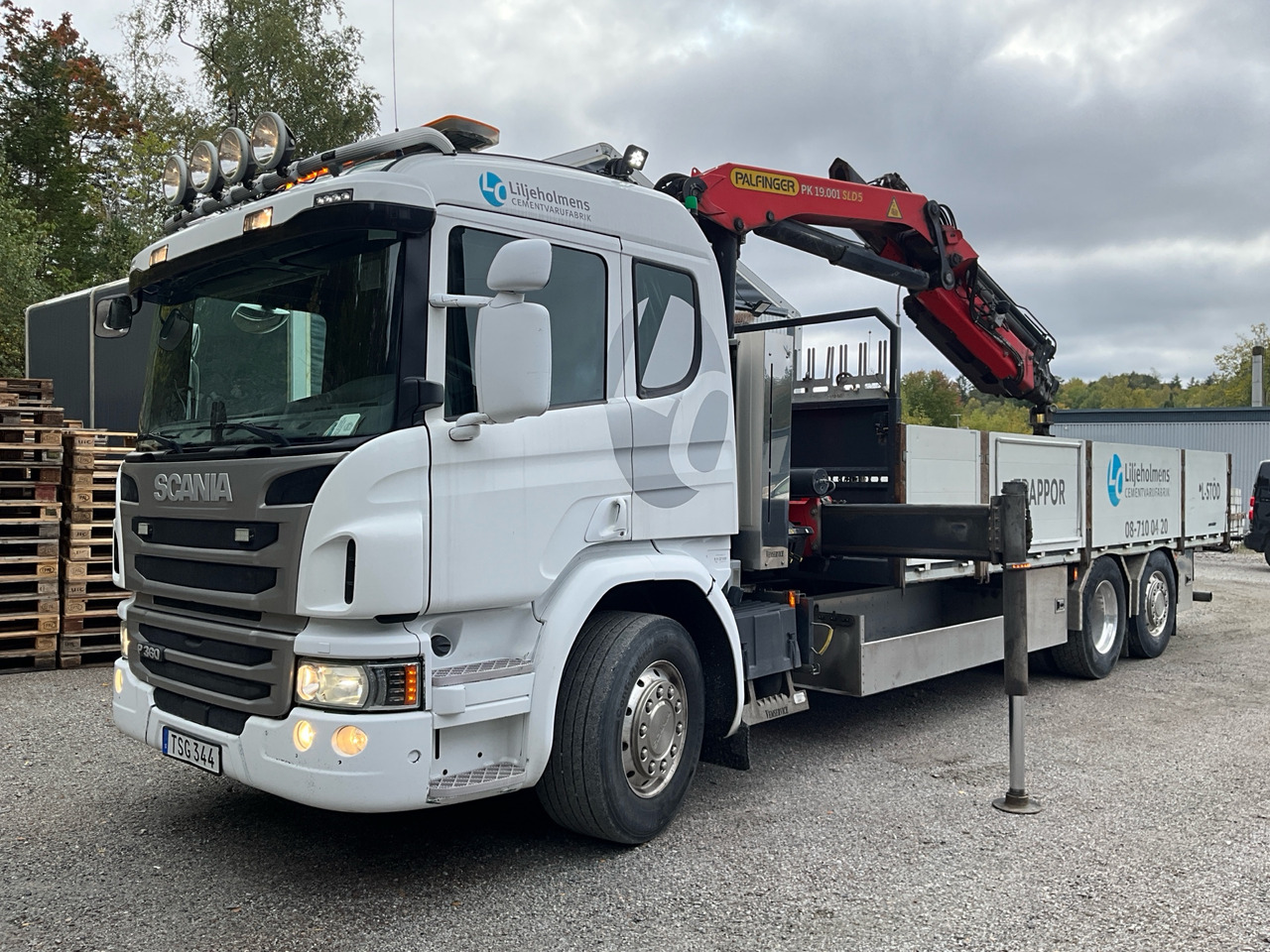 Scania P360 - Φορτηγό με γερανό: φωτογραφία 1 Scania P360 - Φορτηγό με γερανό: φωτογραφία 1