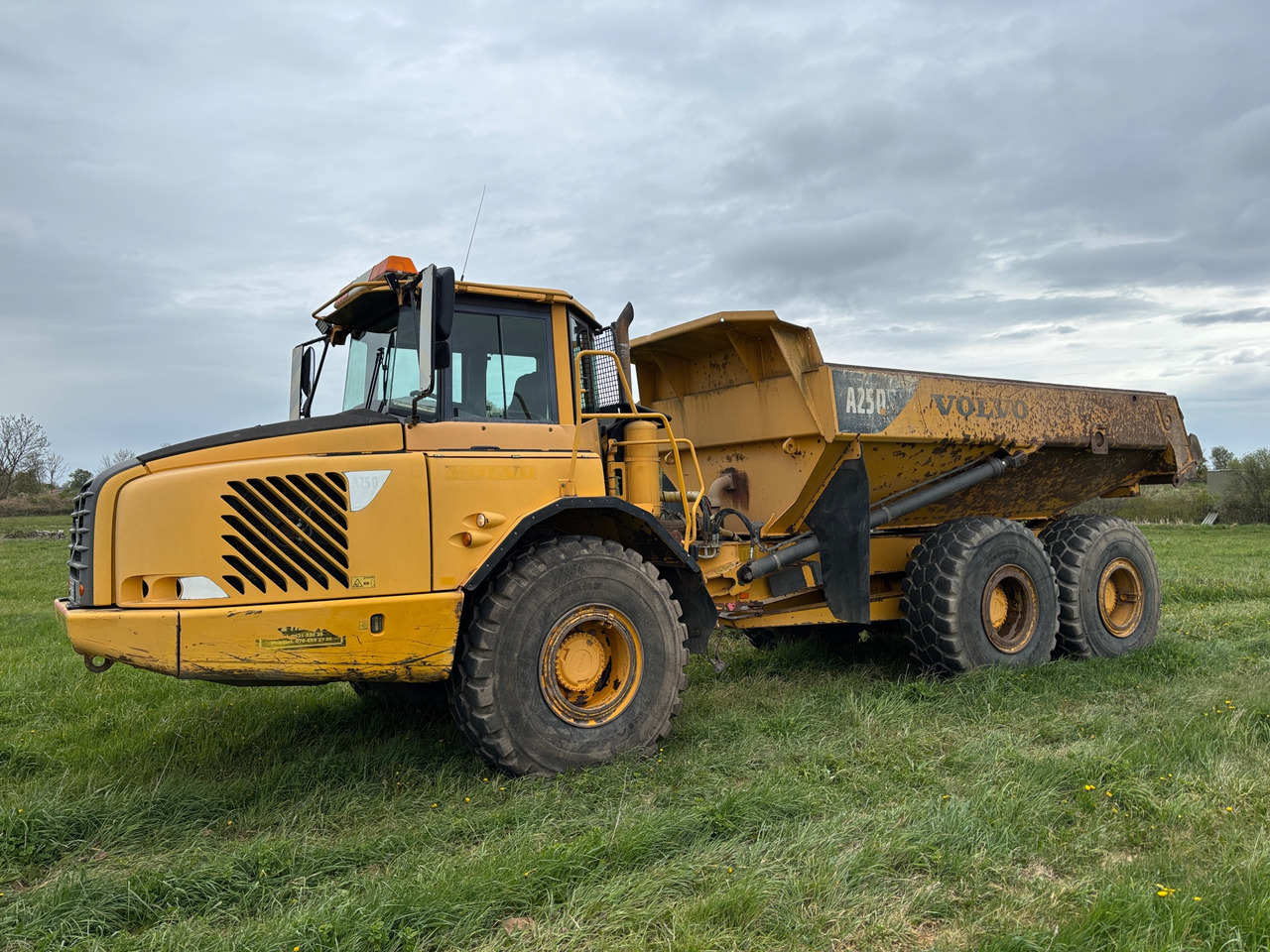 Volvo A25D 6x6 - Ανατρεπόμενο όχημα: φωτογραφία 1 Volvo A25D 6x6 - Ανατρεπόμενο όχημα: φωτογραφία 1