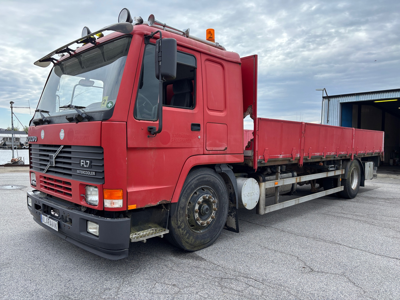 Volvo FL7 - Φορτηγό με ανοιχτή καρότσα: φωτογραφία 1 Volvo FL7 - Φορτηγό με ανοιχτή καρότσα: φωτογραφία 1