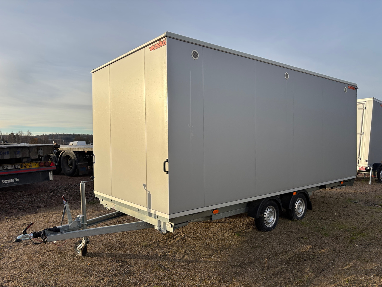 Vezeko Mobi 5624 - Σπίτι εμπορευματοκιβωτία, Τρέιλερ: φωτογραφία 1 Vezeko Mobi 5624 - Σπίτι εμπορευματοκιβωτία, Τρέιλερ: φωτογραφία 1