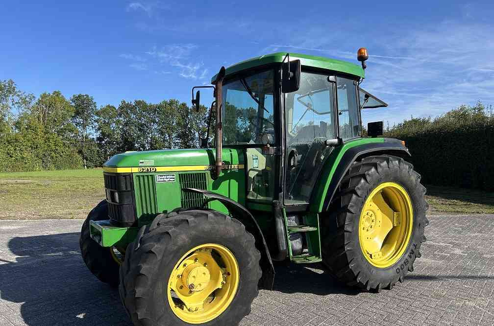 John Deere 6210 - Τρακτέρ: φωτογραφία 1 John Deere 6210 - Τρακτέρ: φωτογραφία 1