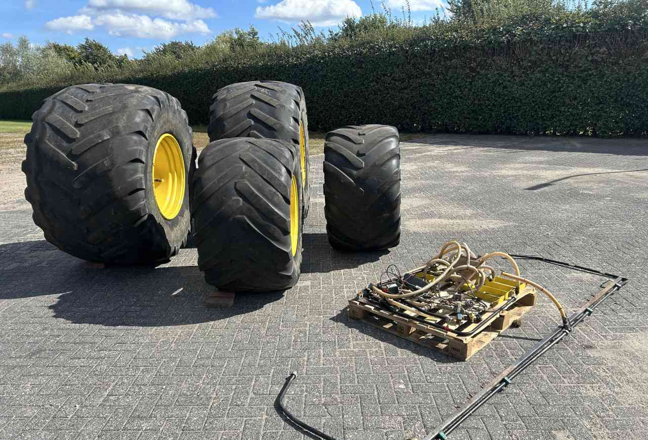 Michelin 1050/50x32 en 750/50x26 luchtdrukwissel set - Ελαστικά και ζάντες για Γεωργικά μηχανήματα: φωτογραφία 2 Michelin 1050/50x32 en 750/50x26 luchtdrukwissel set - Ελαστικά και ζάντες για Γεωργικά μηχανήματα: φωτογραφία 2
