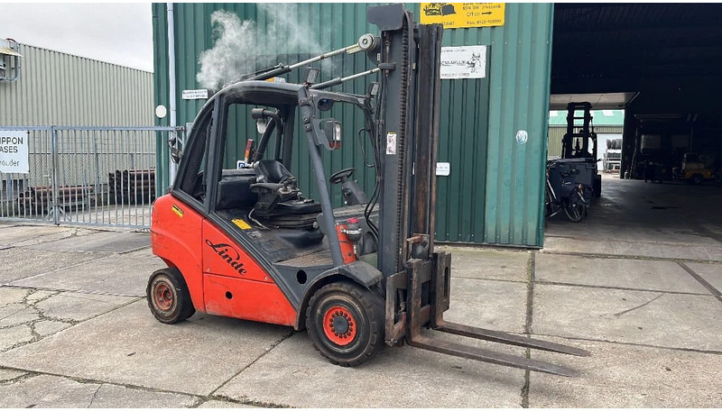 Linde H35T 01 Linde H35T 01 - Υγραεριοκίνητο περονοφόρο: φωτογραφία 1 Linde H35T 01 Linde H35T 01 - Υγραεριοκίνητο περονοφόρο: φωτογραφία 1