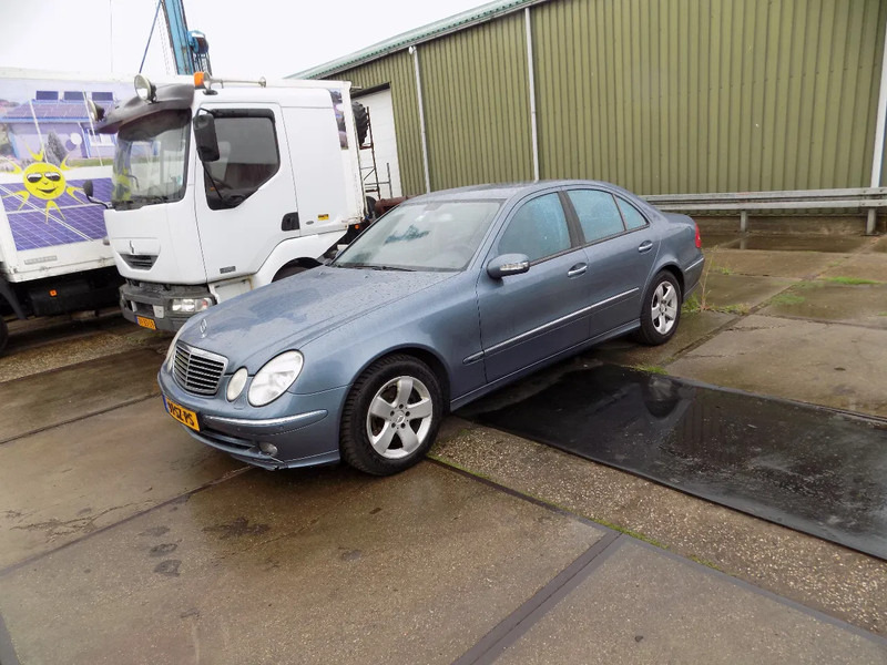 Mercedes-Benz E-Klasse 320 CDI sedan avantgarde - Αυτοκίνητο: φωτογραφία 4 Mercedes-Benz E-Klasse 320 CDI sedan avantgarde - Αυτοκίνητο: φωτογραφία 4