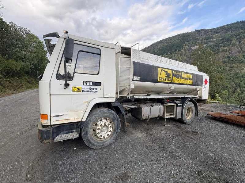 Volvo FL 7 Volvo FL7 285 Fuel tanker 4x2 - Φορτηγό βυτιοφόρο: φωτογραφία 1 Volvo FL 7 Volvo FL7 285 Fuel tanker 4x2 - Φορτηγό βυτιοφόρο: φωτογραφία 1