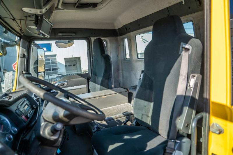 Interior photo 1: Τράκτορας MAN TGS 26.440 BLS-6x4/4H