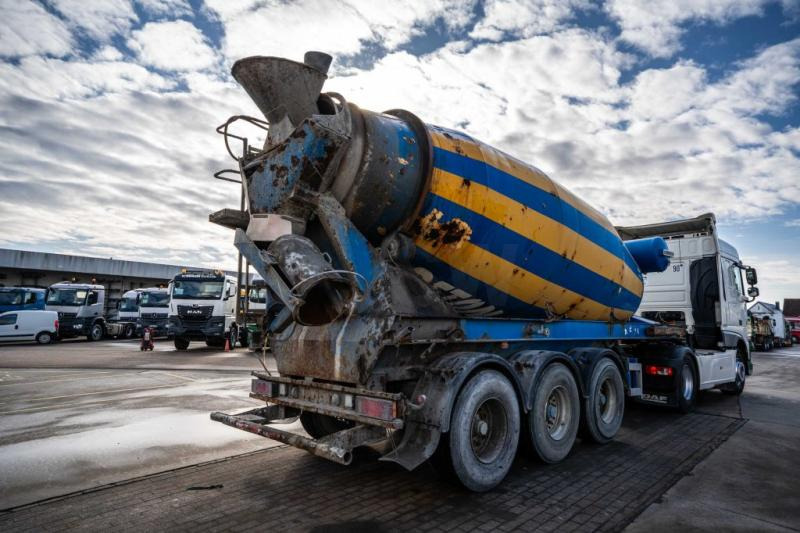 MULLER BETON MIXER/MALAXEUR/MISCHER LIEBHERR 12M3 - Μπετονιέρα επικαθήμενο: φωτογραφία 4 MULLER BETON MIXER/MALAXEUR/MISCHER LIEBHERR 12M3 - Μπετονιέρα επικαθήμενο: φωτογραφία 4