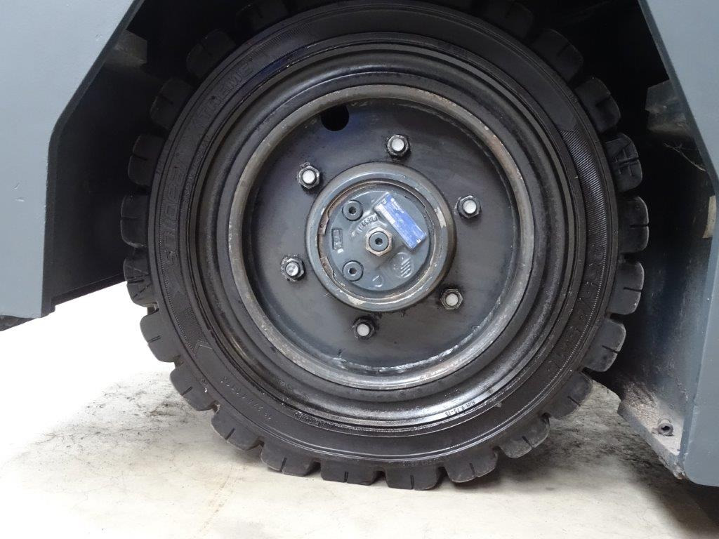 Combilift ESL5067 - REIFEN SE -TRIPLEX - 4-κίνητα ανυψωτικό στενών δρόμων: φωτογραφία 2 Combilift ESL5067 - REIFEN SE -TRIPLEX - 4-κίνητα ανυψωτικό στενών δρόμων: φωτογραφία 2