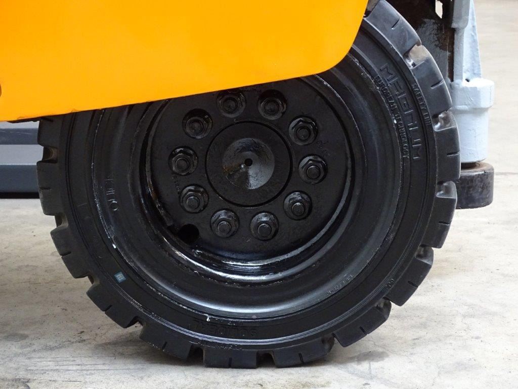 Hubtex DQ45-G - TRAVERSE - 4-κίνητα ανυψωτικό στενών δρόμων: φωτογραφία 2 Hubtex DQ45-G - TRAVERSE - 4-κίνητα ανυψωτικό στενών δρόμων: φωτογραφία 2