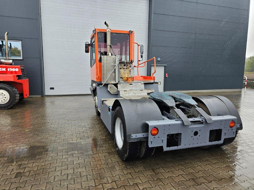 Terberg YT182 - Τράκτορες τελωνείων: φωτογραφία 5 Terberg YT182 - Τράκτορες τελωνείων: φωτογραφία 5