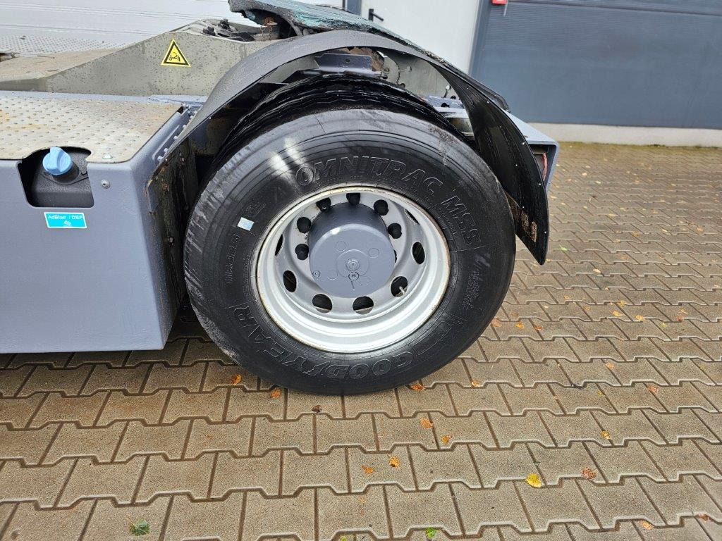 Terberg YT182 - Τράκτορες τελωνείων: φωτογραφία 2 Terberg YT182 - Τράκτορες τελωνείων: φωτογραφία 2