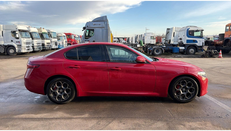Alfa Romeo Giulia 2.0T (BELGIAN CAR / 200 PS / AUTOMATIC GEARBOX / NAVI / AIRCO / MEMORY SEATS / CAMERA) - Λιμουζίνα/ Sedan: φωτογραφία 4 Alfa Romeo Giulia 2.0T (BELGIAN CAR / 200 PS / AUTOMATIC GEARBOX / NAVI / AIRCO / MEMORY SEATS / CAMERA) - Λιμουζίνα/ Sedan: φωτογραφία 4